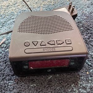 GPX clock radio with duel alarms